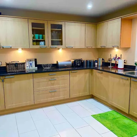 Luxurious Executive 4 Bedroom Whole Home | For 10 Hensol Extérieur photo