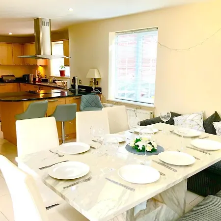 Luxurious Executive 4 Bedroom Whole Home | For 10 Hensol Extérieur photo
