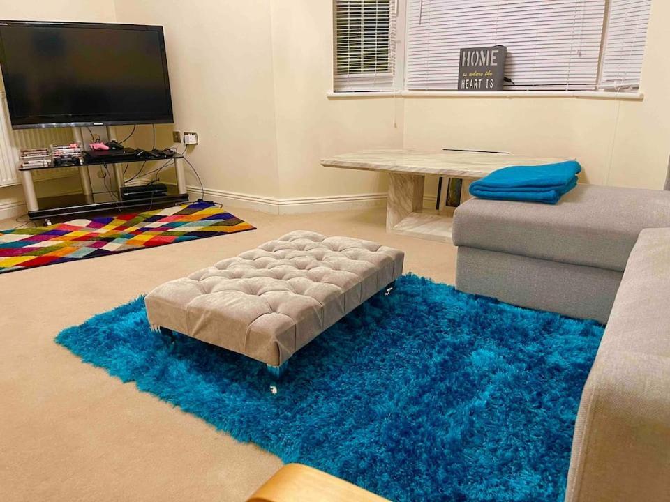 Luxurious Executive 4 Bedroom Whole | For 10 * Hensol