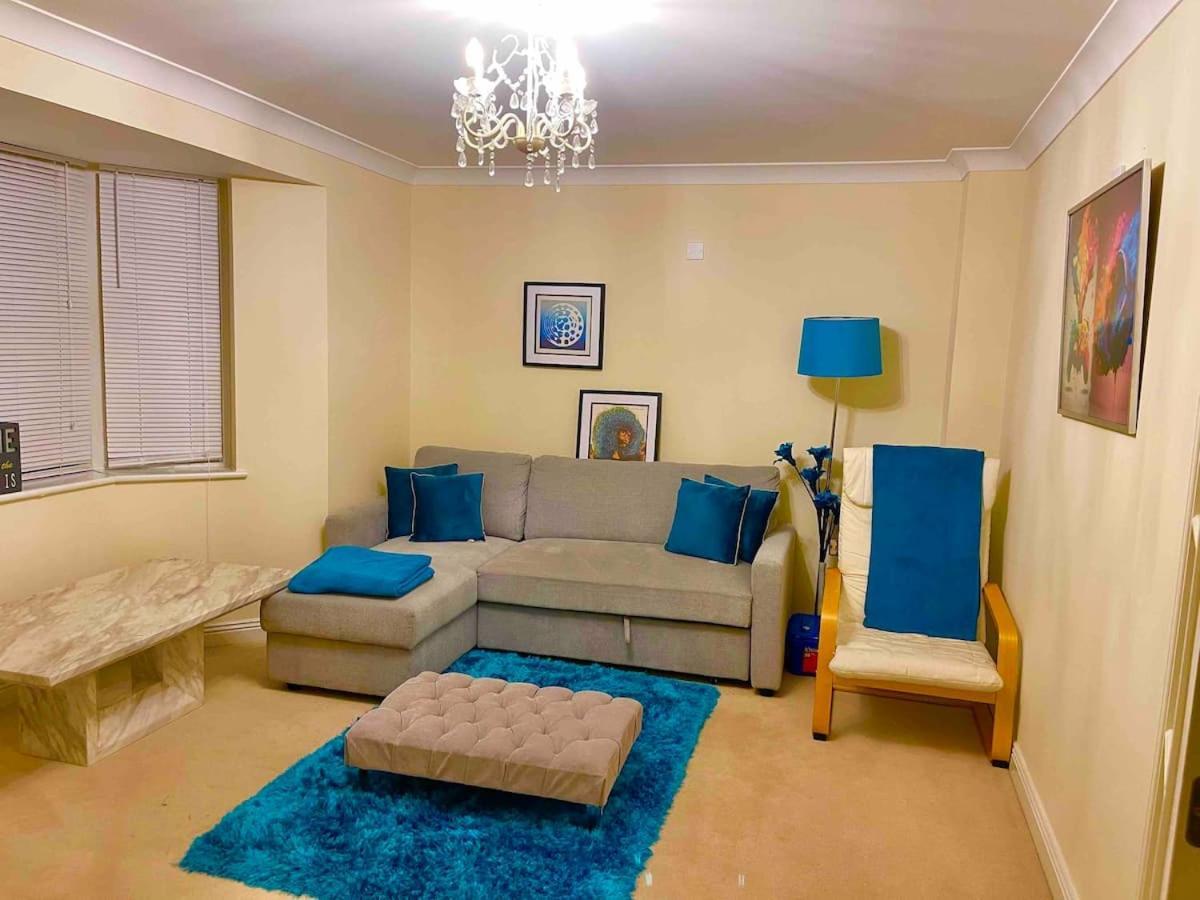 Luxurious Executive 4 Bedroom Whole | For 10