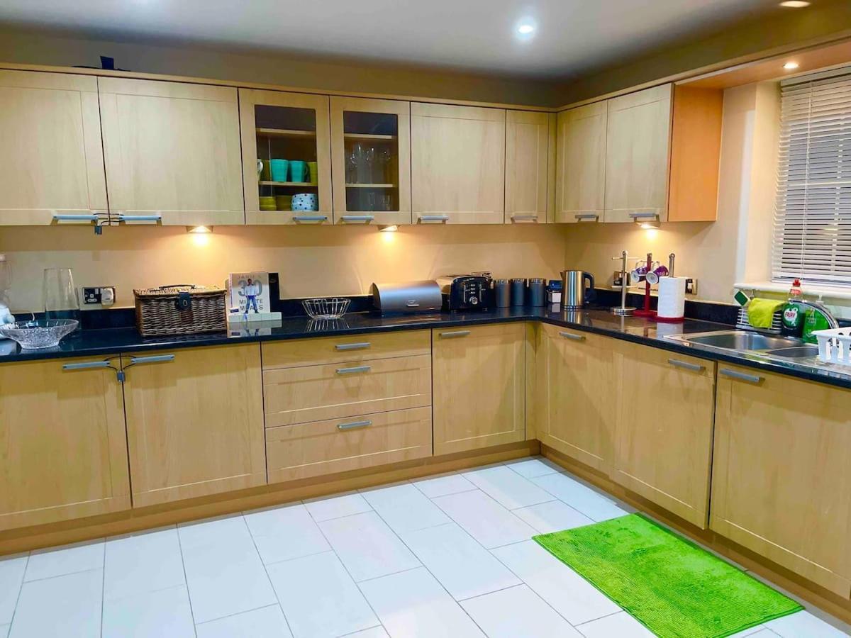 Holiday home Luxurious Executive 4 Bedroom Whole | For 10