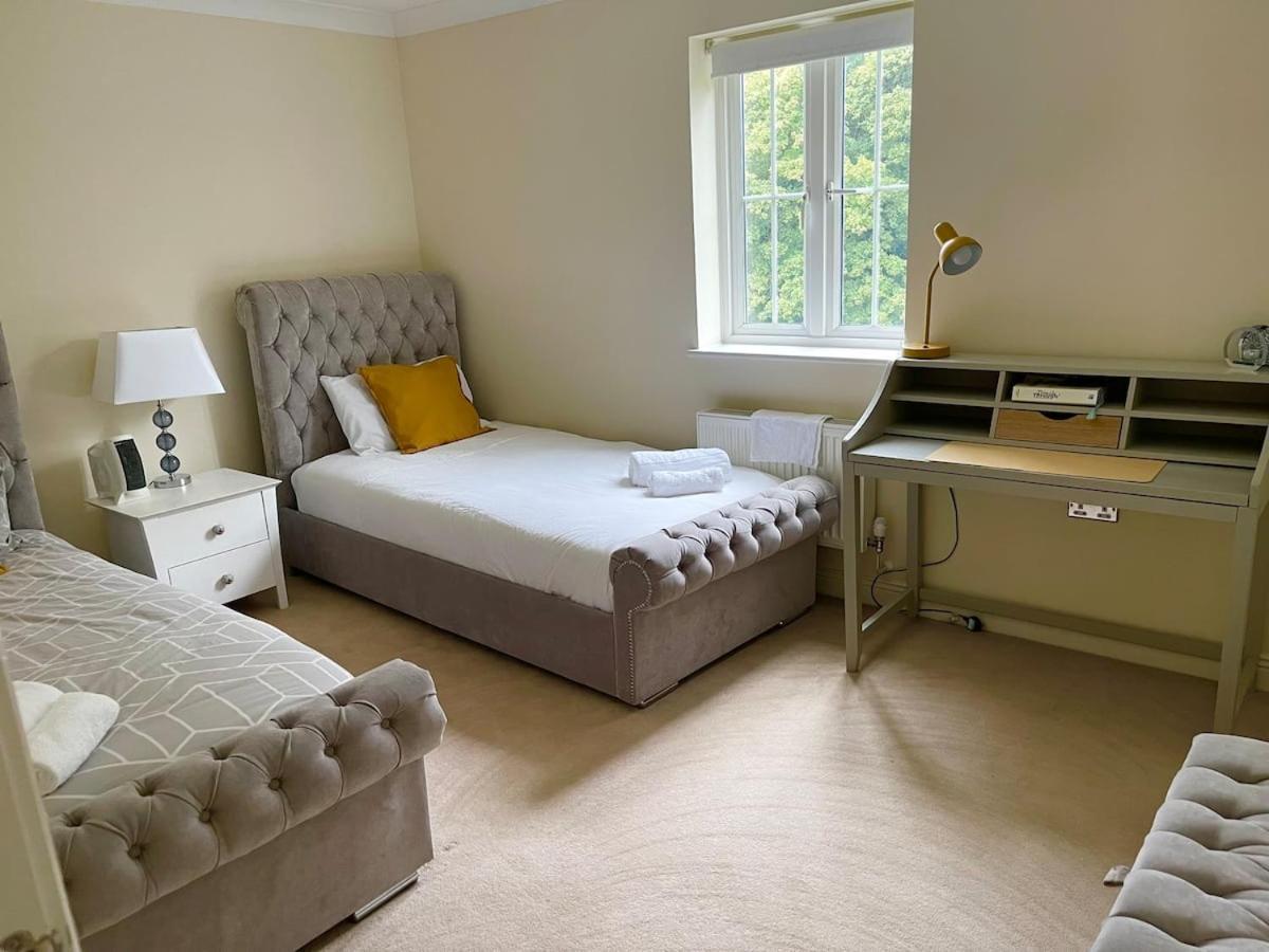 Luxurious Executive 4 Bedroom Whole | For 10