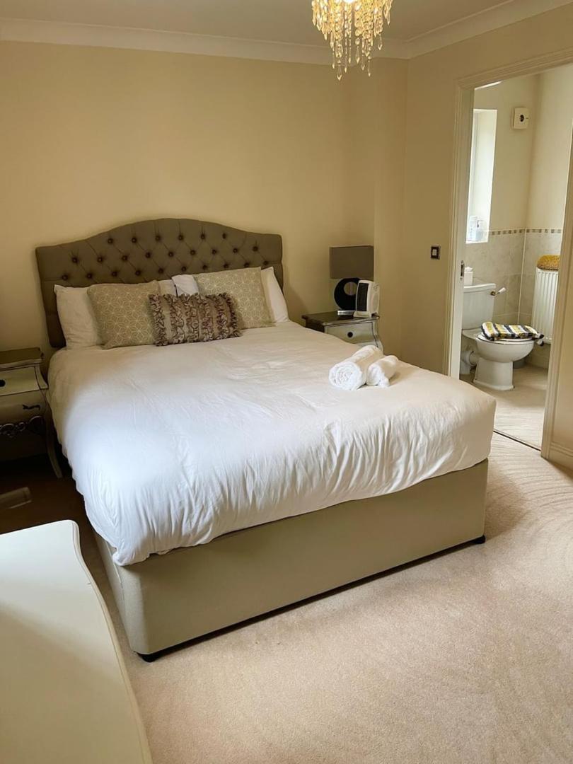 Luxurious Executive 4 Bedroom Whole | For 10 Holiday home *