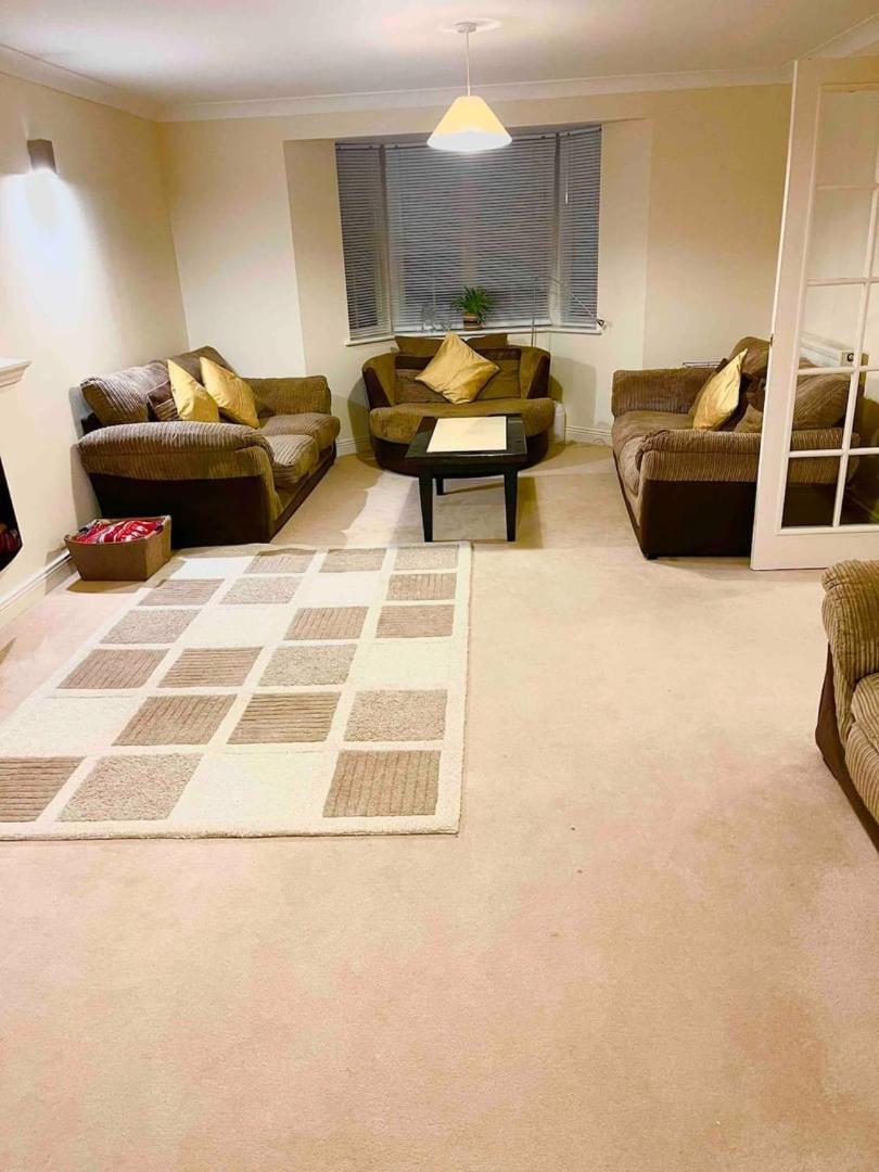 Holiday home Luxurious Executive 4 Bedroom Whole | For 10 Hensol