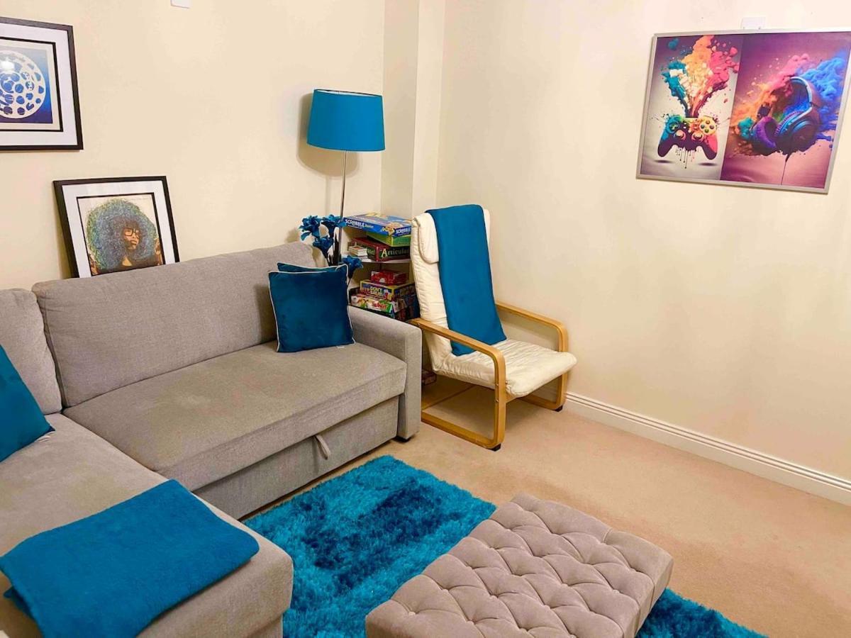 Luxurious Executive 4 Bedroom Whole | For 10 * Hensol