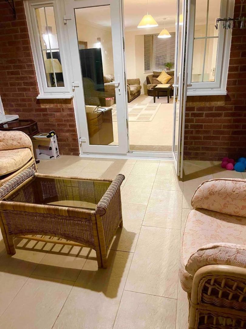 Luxurious Executive 4 Bedroom Whole | For 10