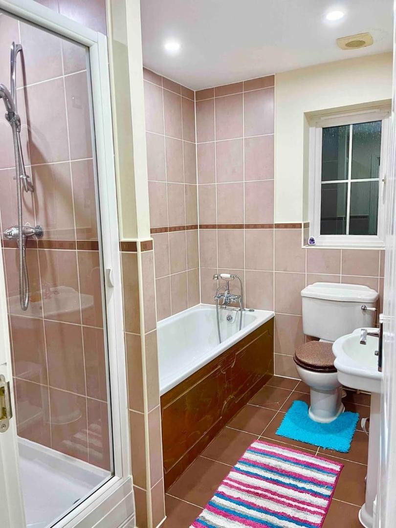Holiday home Luxurious Executive 4 Bedroom Whole | For 10