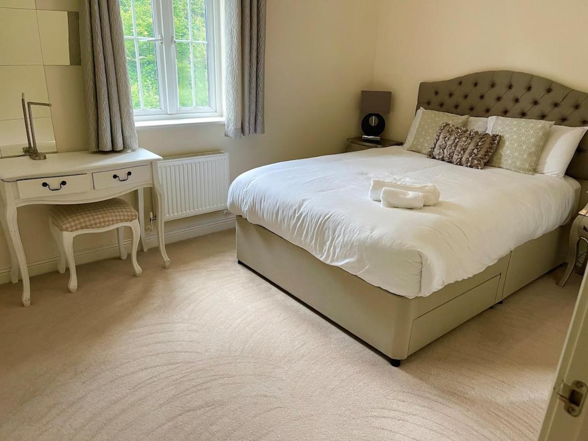 Luxurious Executive 4 Bedroom Whole | For 10 Holiday home *